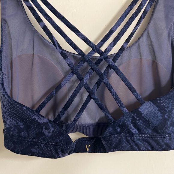 Victoria's Secret Blue Snakeskin Print Sports Bra - Picture 4 of 4
